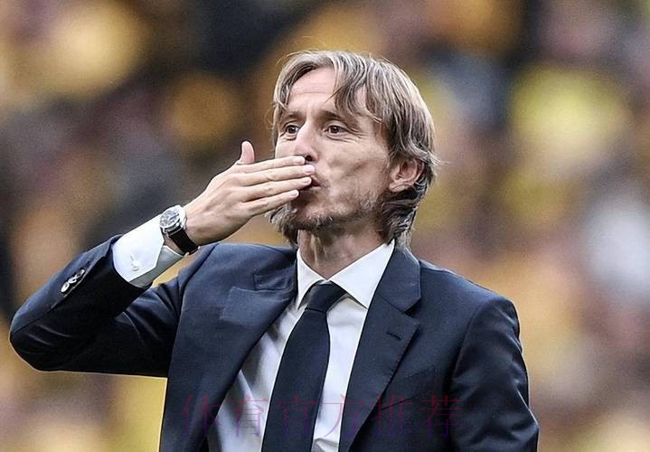 西媒:莫德里奇明确希望留队 决定权在弗洛伦蒂诺 西媒:莫德里奇明确希望留队 决定权在弗洛伦蒂诺